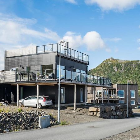 Nydelig Moderne Villa Med Fantastisk Beliggenhet. Kabelvåg Kültér fotó