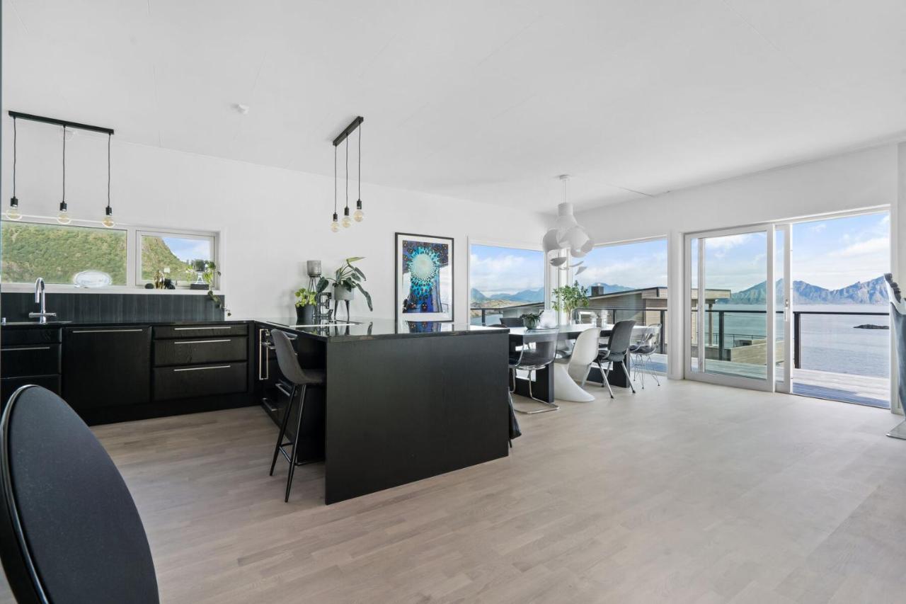 Nydelig Moderne Villa Med Fantastisk Beliggenhet. Kabelvåg Kültér fotó
